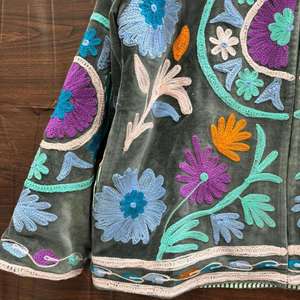 Veste en velours gris brodée de fleurs, faite à la main, style bohème, col montant, manches longues, vêtements d'extérieur pour femmes, automne - Product Image 4