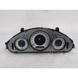 ชุดหน้าปัดเรือนไมล์/มาตรวัดความเร็ว CLS มือสอง ของแท้ รหัสอะไหล่ A2195401747 - Product Image 1