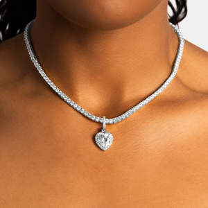 Collier pendentif en moissanite en forme de cœur |   Charme en forme de cœur plaqué or blanc |   Couleur VVS D - Product Image 3