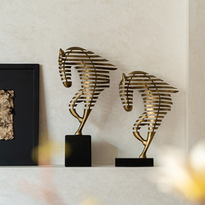 รูปปั้นม้าอะลูมิเนียมงานแฮนด์เมดสไตล์ป๊อปอาร์ตสมัยใหม่ ฐานสีดำ ประดับด้วยงานโลหะสีทอง งานศิลปะรูปสัตว์ สำหรับตกแต่งบ้าน - Product Image 6