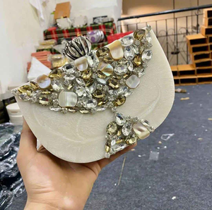 Bolso de Mano Elegante de Resina Eventide para Bodas y Fiestas - Bolso de Mujer Moderno con Asa Glamurosa para la Noche, por MULTI CRAFT - Product Image 4