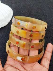 Bracelets en corne de buffle naturelle polie, écologiques, avec incrustation de résine ambrée, faits à la main, ensemble de bracelets en corne. - Product Image 3