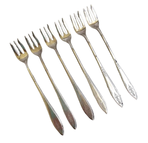 Juego de dos tenedores metálicos de acero inoxidable chapado, artesanía india, mini tenedores para postre de boda, para uso en fiestas. - Product Image 3