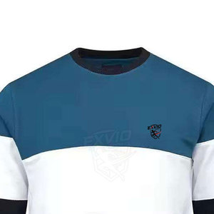 Sudadera Premium Basics de mezcla de algodón con tela de alta calidad que proporciona calidez, comodidad y un look casual moderno. - Product Image 4