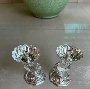 Diya de pavo real de plata alemana con tapa de loto para regalo de boda indio Diya decorativo - Product Image 3