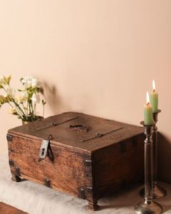Boîte à bijoux en bois fabriquée à la main avec un design de sculpture florale, finition en bois naturel, pour le rangement et l'organisation, capacité de 1 à 3 litres - Product Image 5