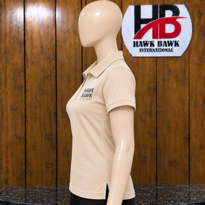 เสื้อโปโลแขนสั้นปักโลโก้ผู้หญิง ซิปครึ่งตัว สไตล์ลำลอง ทรงปกติ สีเบจ โพลีเอสเตอร์ 100% แห้งเร็ว - Product Image 3