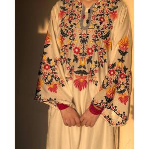 Magnifique haut et bas avec broderie au fil, taille XL - Product Image 3