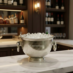 Cubo de hielo de metal plateado antiguo con pedestal y asas para champán, vino, cerveza y fiestas - Product Image 1