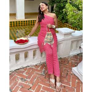 Ensemble de costume pour femme Samara rouge Leheriya, haut et bas asymétriques, en crêpe, sans manches, respirant, tenue de soirée ethnique de créateur - Product Image 5