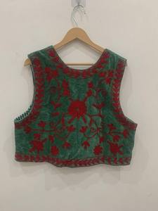 Chaqueta corta de terciopelo Suzani bordada en verde, blazer de terciopelo, chaqueta unisex, regalo para esposa, regalo hecho a mano, atuendo para el Día de Acción de Gracias - Product Image 3