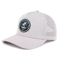 Casquettes de baseball sportives de haute qualité, personnalisées, en polyester imperméable, à 6 panneaux, avec perforations découpées au laser et patch en caoutchouc