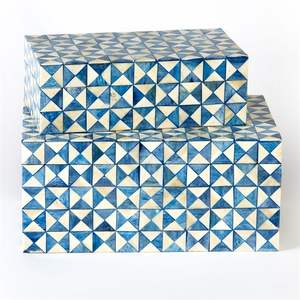 Cajas artesanales elegantes de nácar que ofrecen almacenamiento funcional con un atractivo decorativo artístico. - Product Image 3