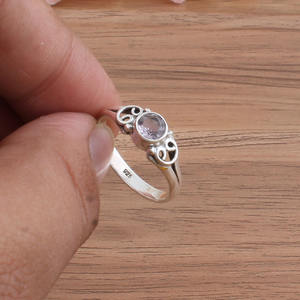 Anillo de Boda de Amatista Púrpura Natural, Plata de Ley 925, Corte Redondo Clásico y Minimalista, Joyería con Piedra de Nacimiento - Product Image 1