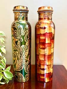 Botella de agua hecha a mano de cobre puro de 32 oz con diseño único, ecológica y sostenible, con beneficios ayurvédicos para la salud, ideal para regalo. - Product Image 4