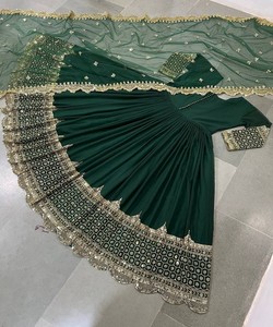 Vestido de diseñador con bordado de lentejuelas y dupatta 84861 verde oscuro, estilo étnico, largo hasta el suelo, ajuste holgado, secado rápido, para Diwali - Product Image 2