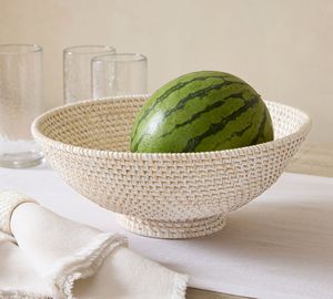 Bol en rotin naturel tressé, panier décoratif artisanal, plateau rond de service, décoration bohème pour la maison, centre de table pour le salon - Product Image 6