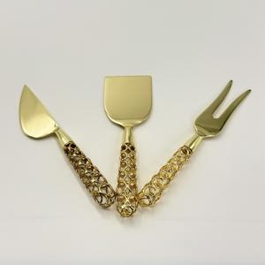 ชุดมีดชีสสแตนเลสสีทอง 3 ชิ้น ดีไซน์หรูหรา พร้อมด้ามจับลวดเหล็ก สำหรับหั่น ตัด และปาดชีส - Product Image 5