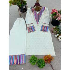 Magnifique ensemble coordonné de taille XS pour les fêtes avec des broderies, rehaussez votre look - Product Image 3