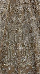 Exportateur indien : Lehenga Choli en or antique lourd et orné de motifs de qualité supérieure, idéal pour les mariages, disponible à la vente. - Product Image 5