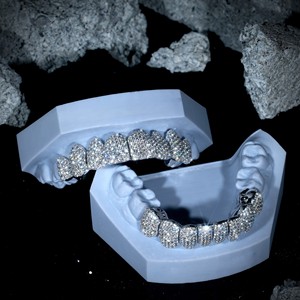 Grillz personnalisés en moissanite sertie de pierres, taille brillant rond, bijoux dentaires Hip Hop pour hommes et femmes - Product Image 4