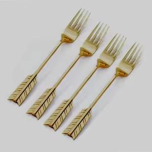 Juego de cubiertos de latón dorado premium con mango blanco, elegante colección de utensilios de comedor para bodas, banquetes y restaurantes. - Product Image 6