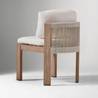 Table de repas extérieure extensible avec 8 chaises latérales en corde tressée