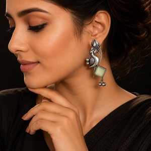 Boucles d'oreilles pendantes en laiton oxydé, style bohème, avec animaux incrustés, finition argent antique, pour femmes, fournisseur en gros, avec garantie commerciale |   Usine directe - Product Image 3