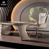 Bureau de style postmoderne italien léger, luxueux et minimaliste en bois massif, bureau d'ordinateur personnalisable de forme irrégulière