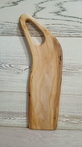 Planche à découper ronde en noyer massif, artisanale et de haute qualité, conçue pour la cuisine quotidienne, la préparation des aliments et le service. - Product Image 3