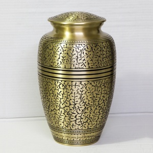 Urnes funéraires en laiton de qualité supérieure gravées à la main pour les cendres humaines Urne en laiton personnalisée Urne en laiton artisanale pour cendres d'adultes Vente en gros - Product Image 2