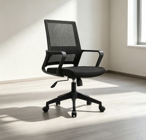 Chaise de bureau ergonomique moderne en maille noire, avec accoudoirs réglables en hauteur, base pivotante, dossier solide et réglage manuel de la hauteur - Product Image 1