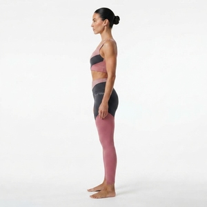 Ensemble de sport deux pièces pour femme : soutien-gorge de sport rose et noir à blocs de couleur et leggings taille haute pour fitness et entraînement - Product Image 2
