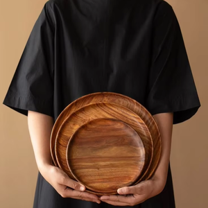 Platos de Madera Ecológicos Hechos a Mano, Calidad Premium, Estilo Clásico, Forma Redonda, Aptos para Lavavajillas y Microondas - Product Image 1