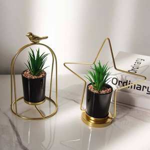 Maceta Decorativa Moderna de Hierro Forjado para Hogar/Oficina, Artesanía Metálica con Sensor Táctil, Forma Geométrica, para Bodas y Diwali - Product Image 1