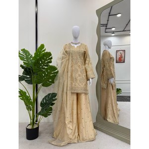 Hermoso conjunto de traje para mujer para fiestas con hilo y trabajo de secuencia - Product Image 3