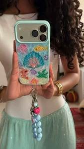 Coque de téléphone ronde florale en feuille de paillettes faite à la main avec motif de lapin, sangle de poignet perlée détachable et design de motif personnalisé - Product Image 3
