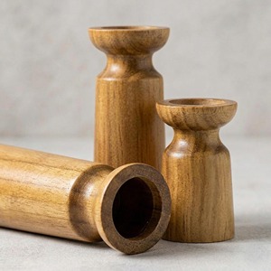 Ensemble de porte-bougies en bois minimaliste moderne avec une forme élégante en forme de sablier pour un style d'intérieur scandinave - Product Image 4