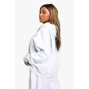 Conjunto deportivo informal con logotipo personalizado OEM, sudadera corta con capucha y pantalones deportivos de dos piezas para mujer. - Product Image 6