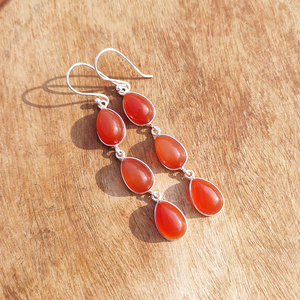 Boucles d'oreilles pendantes longues en laiton plaqué argent avec pierres précieuses naturelles en cornaline, serties en clos, style bohème chic, cadeau pour femme - Product Image 2