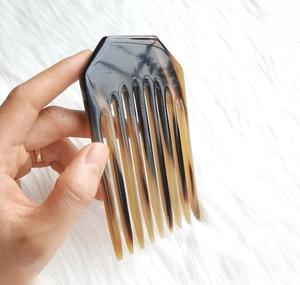 Nuevo Diseño 2026 Peine de Cuerno Natural con Dientes Largos para el Cuidado del Cabello y Peinado Elegante, Ideal para Regalo de Cumpleaños y Decoración del Hogar al Mejor Precio - Product Image 1