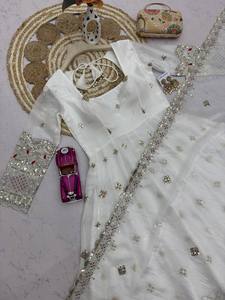 Ensemble Anarkali brodé blanc avec dupatta, coupe ample, tenue traditionnelle indienne et pakistanaise pour mariage, longueur cheville, manches longues pour femme - Product Image 5