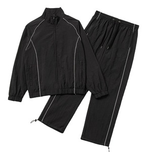 Ensemble de survêtement coupe-vent streetwear personnalisé de haute qualité avec logo imprimé, demi-zip, unisexe, coupe oversize en nylon - Product Image 1