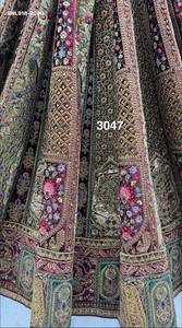 Conjunto de Lehenga de terciopelo para boda con apliques de Dori, motivos tradicionales, lentejuelas, hilo y flores coloridas - Proveedor indio - Product Image 6