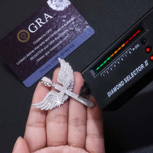 Collar con colgante de cruz de moissanita y alas de ángel en plata de ley 925, chapado en oro, con incrustaciones de circonitas, estilo hip hop de lujo para hombre. - Product Image 5