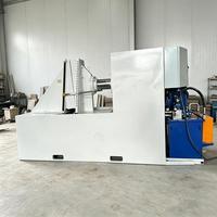 Machine de formage par extrusion à vis hélicoïdale monobloc de grande taille pour le poinçonnage et le pressage de moules sectionnels en spirale