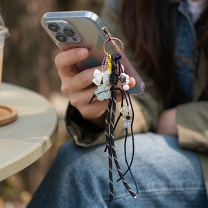 Dragonne de téléphone perlée faite à la main Y2K en paracorde, cordon de poignet anti-chute pour smartphone, porte-clés, ensemble d'articles cadeaux étoile noire - Product Image 5