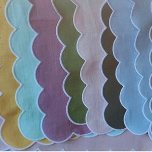 Serviettes en lin brodées avec des noms personnalisés Serviettes personnalisées un ensemble de serviettes en lin Petsonalized - Product Image 3