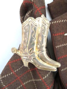 Porte-serviettes en métal en forme de bottes, style royal, pour une décoration de table majestueuse et élégante lors des occasions formelles. - Product Image 2