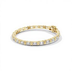 Pulsera de tenis de lujo con esmeralda cultivada en laboratorio de 8.9 quilates, corte esmeralda, piedra lateral, chapada en rodio, con doble cierre, de oro amarillo macizo de 18 quilates - Product Image 1